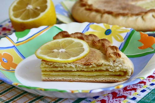 Нежный лимонный пирог с безе